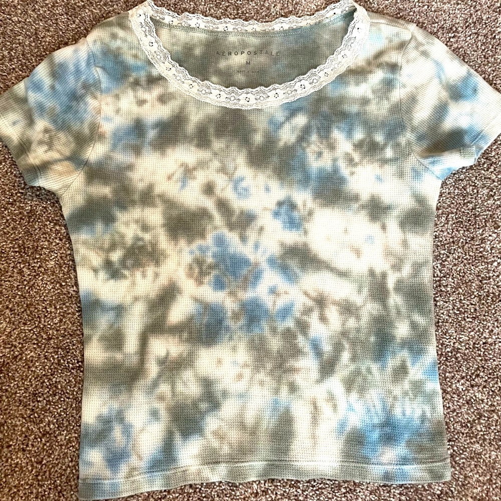 Cropped tee. Size medium